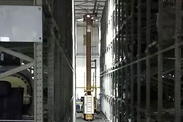 WCS系統(tǒng)控制的現(xiàn)場堆垛機(jī)